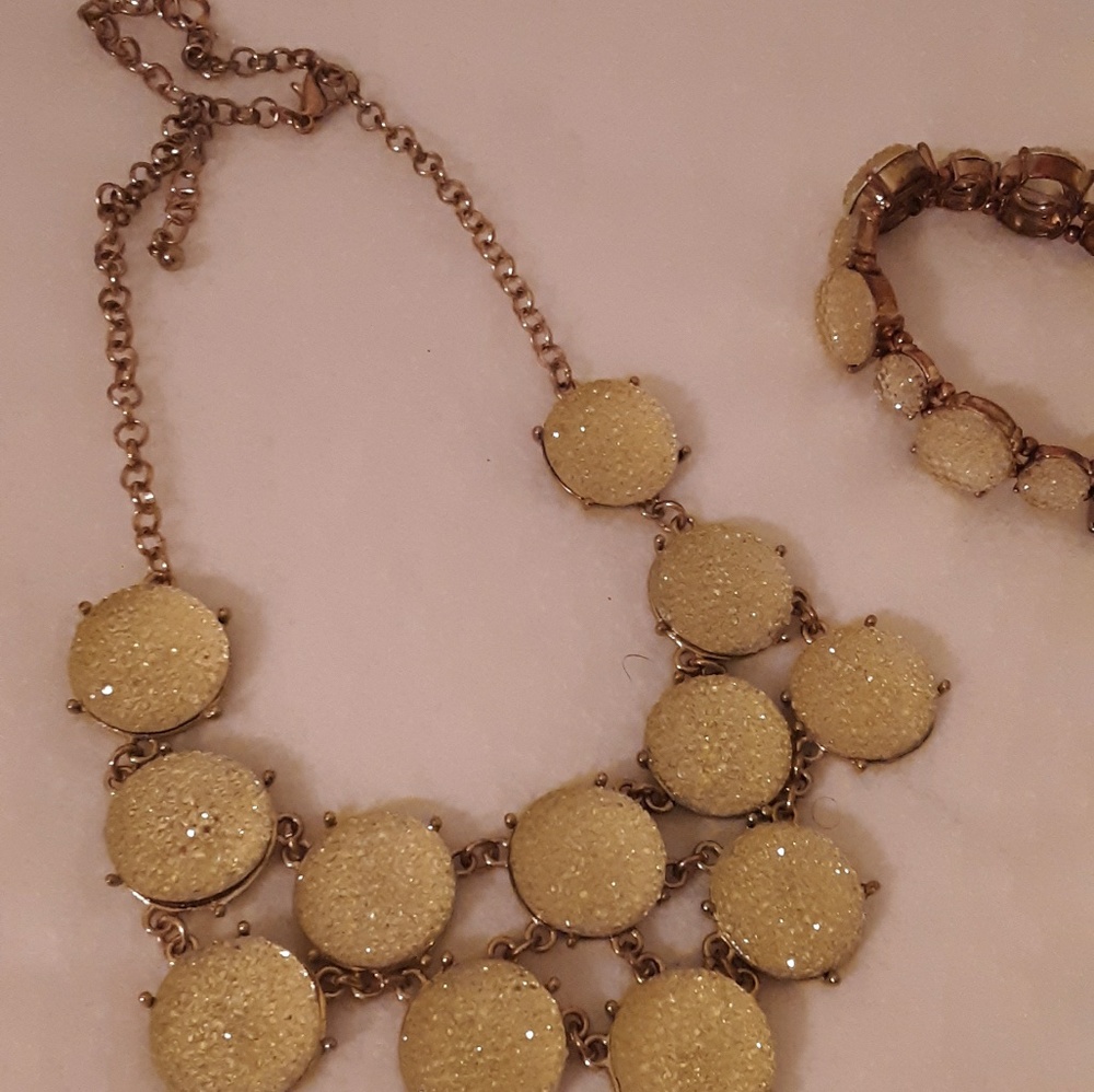 GREEN ICE STONE STATEMENT NECKLACE & BRACELET